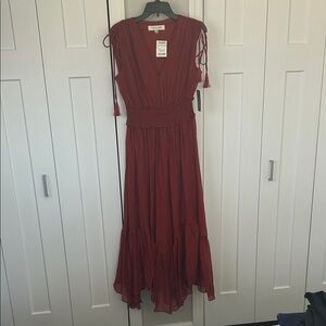 NWT Taylor Dress